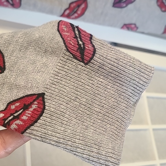 New Torrid lips 💋 cardigan - Picture 4 of 5